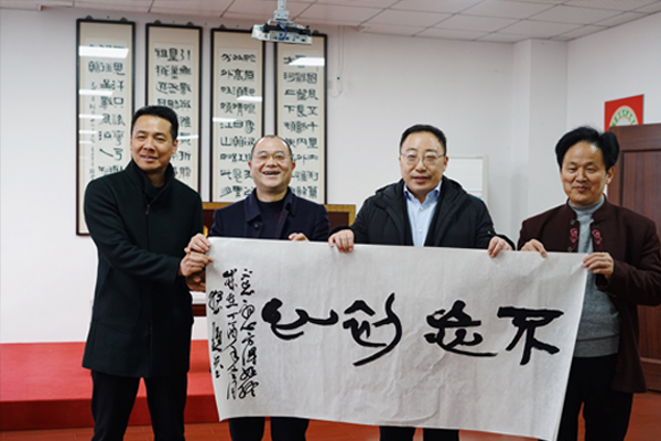 嘉興市委常委、副市長鮑九生蒞臨匯才紅木調(diào)研指導