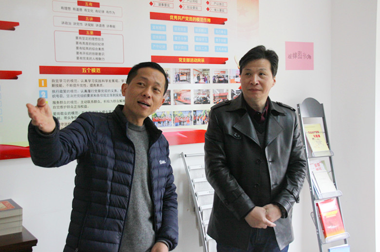 市司法局副局長(zhǎng)曹建偉蒞臨匯才紅木參觀指導(dǎo)