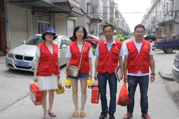 匯才黨建 | 黨支部端午前夕慰問結(jié)對(duì)困難家庭